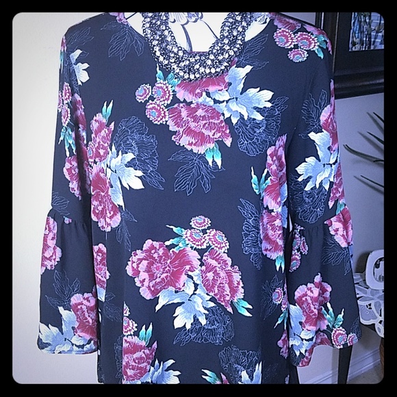 Bodeau Tops - Bodeau, 0032 blk floral top w/bell sleeves, size M